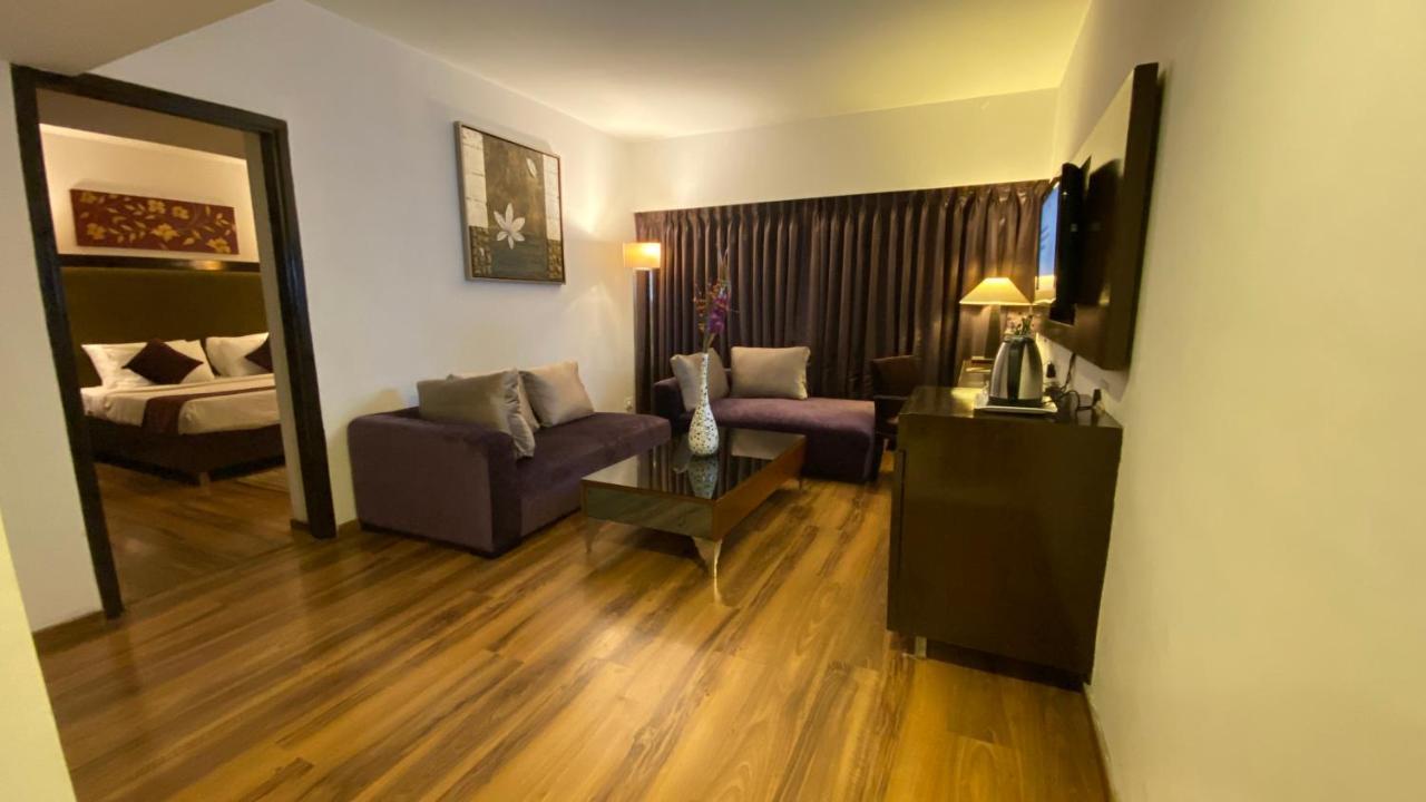 Gis Select Banjara Hill Hotel Hyderabad Eksteriør billede