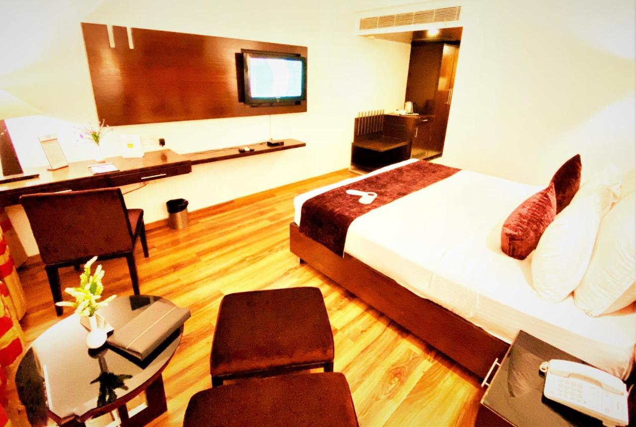 Gis Select Banjara Hill Hotel Hyderabad Eksteriør billede